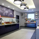 Hampton Inn & Suites Sherman Oaks